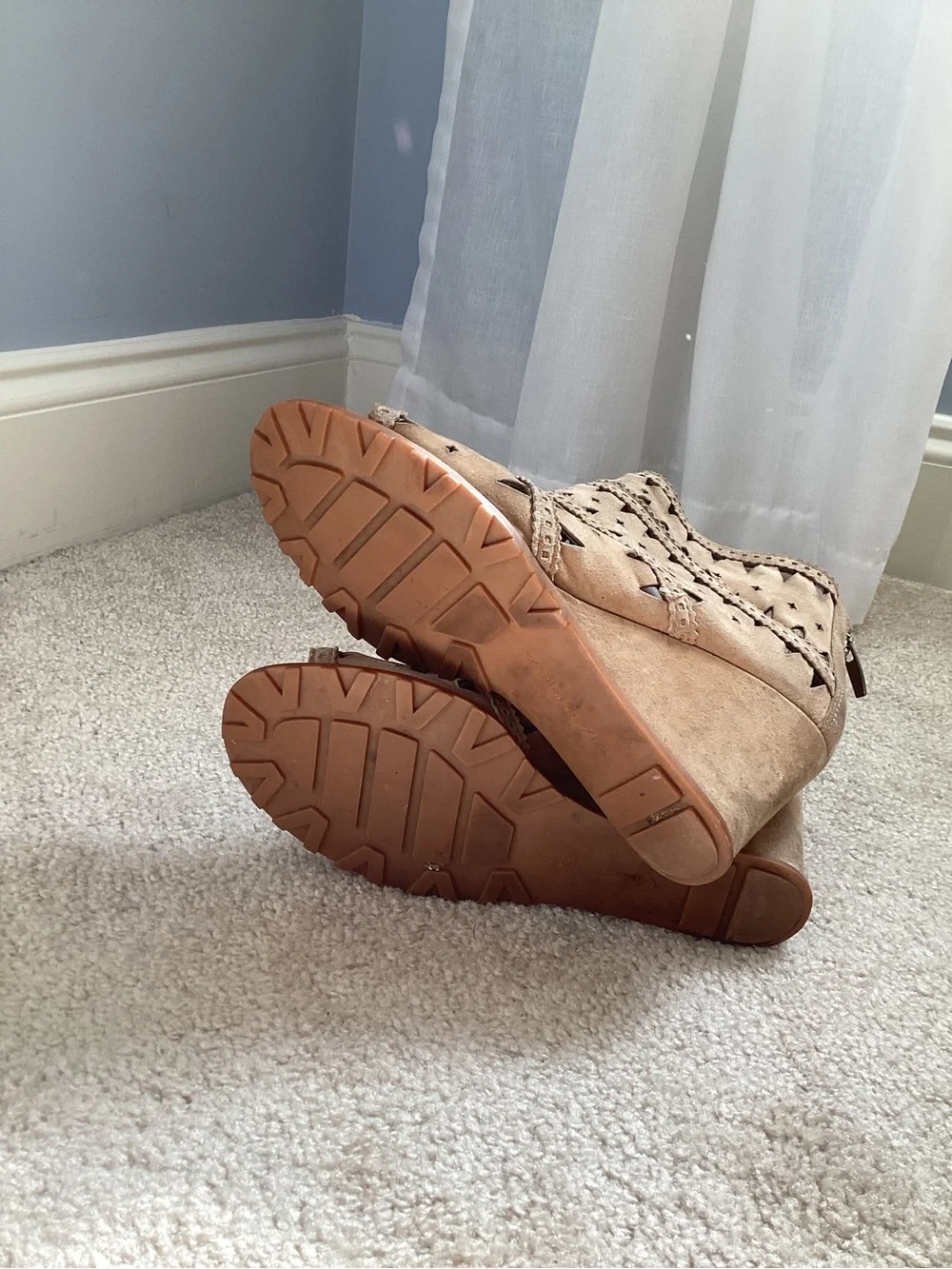 Via Spiga Women's Latanya Wedge Sandal, Light Camel